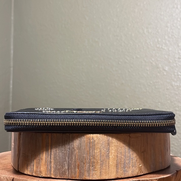 COACH ACCORDION ZIP WALLET WITH HEART BANDANA RIVETS - Picture 3 of 16